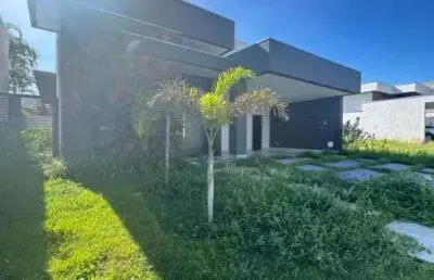 Casa de condomínio térrea para venda tem 179 metros quadrados com 3 quartos