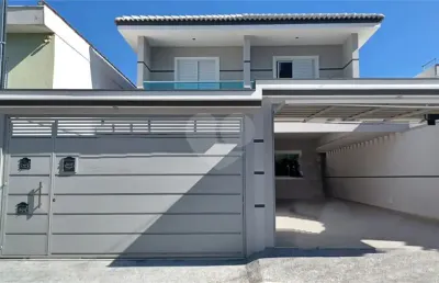 Sobrado à venda | 195 m² | 3 suítes | 4 vagas | vila galvão