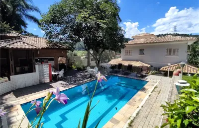 Casa à venda condomínio fechado 280m²| 3 suítes| 4 vagas| área gourmet com piscina na serra da cantareira