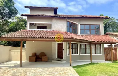 Casa em condomínio com 4 dormitórios, área de churrasqueira e piscina