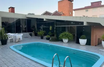 Casa com 4 quartos à venda na rua josé do patrocínio, 431, capoeiras, florianópolis por r$ 1.950.000