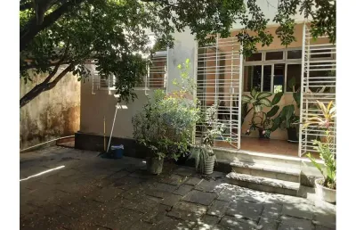 Casa na encruzilhada , 226 m2 , 4 quartos, 1 suíte , jardim , quintal