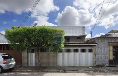 Oportunidade no cordeiro: casa com 322m², 6 quartos e 4 vagas!