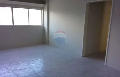 Venda 2 quartos e dependência completa em localização estratégica na estrada de belém