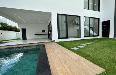 Casa no alphaville com 4 quartos, sendo 3 suites, piscina, quintal, energia solar, casa nova