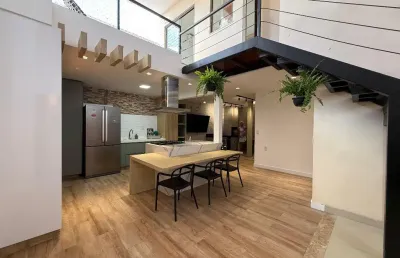 Casa duplex com 4 quartos (3 suites), fino acabamento, r$ 880.000,00