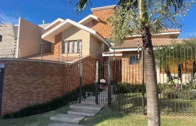 Casa à venda na Rua Saint Hilaire, 1904, Zona 05, Maringá