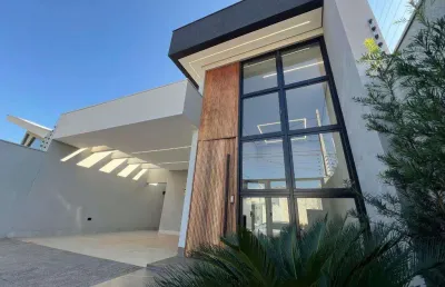 Belíssima casa, com piscina, 3 quartos , suíte com closet  140 m²