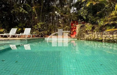 Casa em condomínio no guarujá, praia da enseada, 319m² ac, com 05 quartos/suítes, aconchego e segurança.