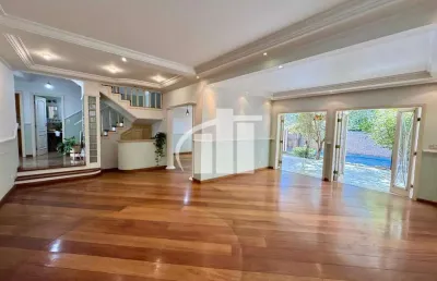Casa à venda na granja viana, ao lado the square, terreno 555m², 501m² construção, 5quartos, home office,sauna, piscina, jardim e espaço gourmet.