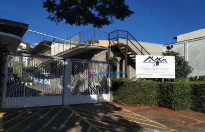 Imóvel localizado em ótimo ponto da av carlos botelho (principal av da cidade), com 10 salas comerciais no piso inferior e 2 apartamentos no piso supe