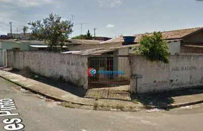 Terreno de esquina com 3 casas alugadas todas de 3 comodos com renda de 1.800,00 mensal