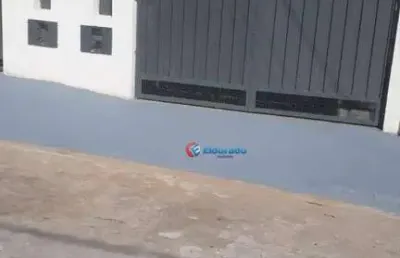 Casa geminada, duas casas de 2 quartos, sendo uma suite cada, valor r$600.000,00