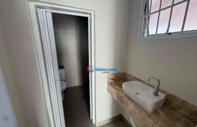 Imóvel com 2 casas no terreno, casa da frente 2 quartos a a dos fundos 1 quarto