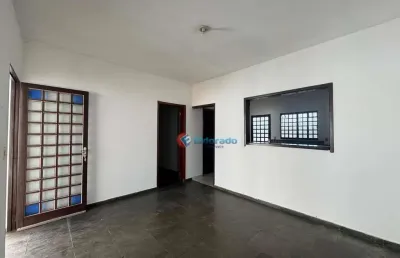 Casa com 2 quartos para alugar na Rua Itália, Vila Menuzzo, Sumaré