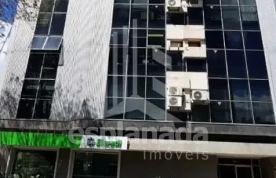Sala comercial climatizada de frente para a carlos gomes