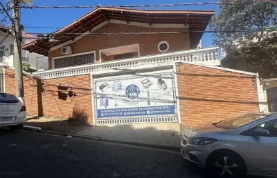 Casa comercial ou residencial em ótima localização no centro de vinhedo at:480m2, ac: 289,5m2. espaços amplos, vagas de garagem e fácil acesso.