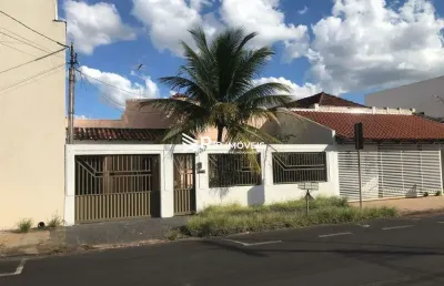 Casa com 3 quartos à venda no Martins, Uberlândia 