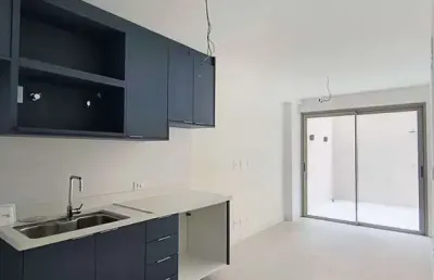 Apartamento garden de sala/quarto com vaga, silencioso e fundos, ideal para moradia na joão lira, leblon