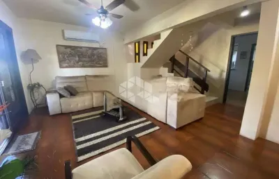 Linda casa de 3 quartos, 1 suíte, sacada, com edícula no centro de guaiba