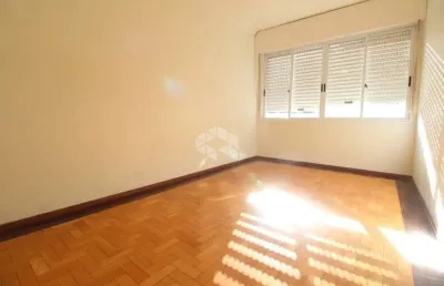 Lindo apartamento de 2 quartos com sacada no menino deus