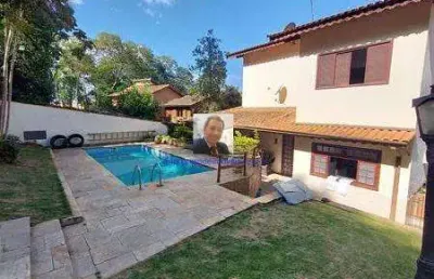 Vende-se linda casa 3 suítes, no condomínio vila verde.