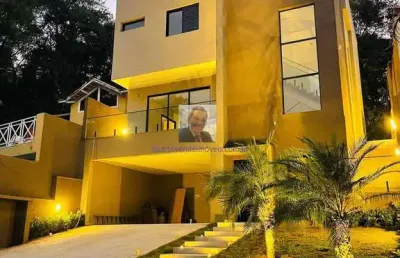 Vende-se casa nova 3 suítes, piscina linda em cond cond. vila verde kmrt