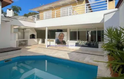Vende-se casa no cond. carmel - 4 dorm/2sts, repleta de armários, piscina,