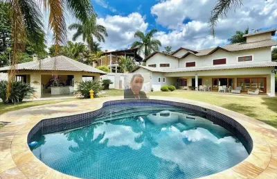 Vende-se linda casa no cond. são paulo ii - porteira fec 5 suítes, 70% mobi