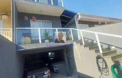 Vende-se linda casa com 3dorm/ 2suites, no resid. vila d&apos;este em cotia. 