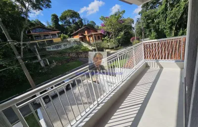 Vende-se casa nova e linda, com  3 suítes, área gourmet, à 3km rt. 