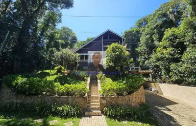 Vende-se casa de madeira, linda - 3dorm/1suite, área gourmet, cond. vila ve