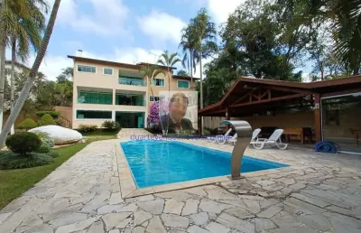 Aluga-se ou vende-se linda casa  3 suítes, pisc  cond. vila verde, km 36 d