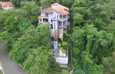Vende-se casa com elevador no cond forest hills, 4 suítes, áreas gourmet, p