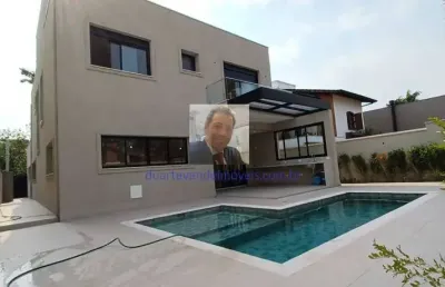 Vende-se linda casa no alphaville 3, 4 suítes, piscina e área gourmet. 