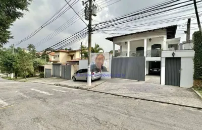 Vende-se casa de rua - 4 suítes, salão festas, escritório, adega, 7vagas (4