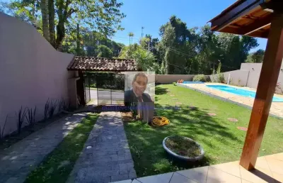 Aluga-se ou vende-se casa 3suítes, piscina e área gourmet no cond. vila ver
