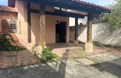 Casa linear 2 quartos + anexo na melhor localização de itaipu.