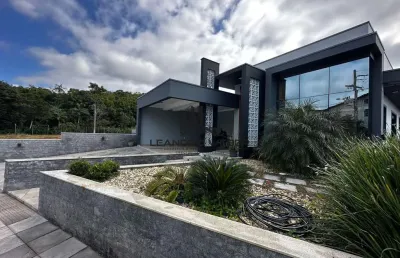 Casa alto padrão com piscina e jacuzzi em são josé/sc