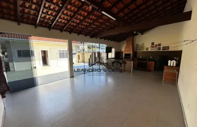 Casa com 193,94m² - 3 dormitórios - piscina - área de festas em são josé/sc