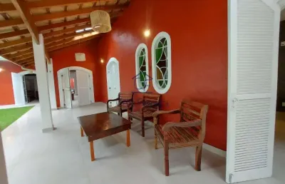 Ótima casa em localização privilegiada no miolo da martim de sá a 100m da praia