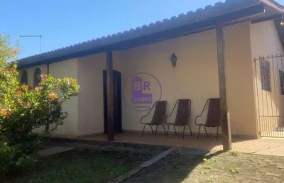 Casa terrea com uma localizacao super privilegiada.