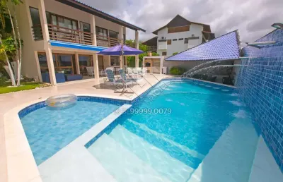 Luxuosa casa de praia com 5 quartos, piscina e marina