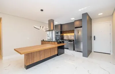 Apartamento de alto padrão seminovo e semimobiliado
