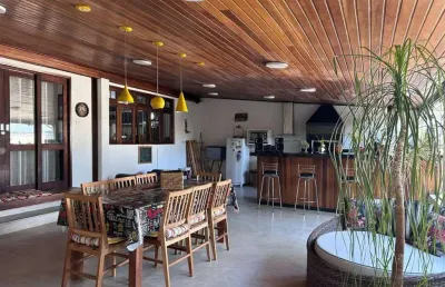 Casa térrea reformada à venda na região do parque taquaral
