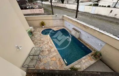 Sobrado com piscina com aproximadamente 131m², no bairro jardim cunhambebe codigo: 131736