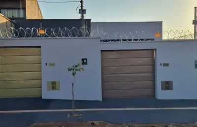 Linda casa no setor recanto do bosque com 2 quartos uma suíte  lote de 150 metros