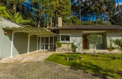 Casa em condomínio encantador, em um terreno de 1.000m2, no butiatuvinha, santa felicidade.