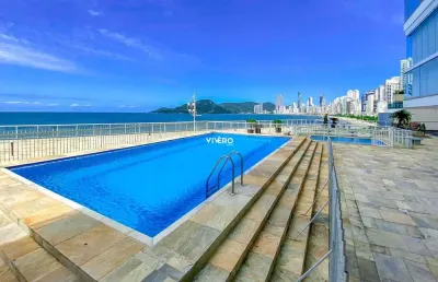 Excelente localização frente mar, 02 dormitórios sendo 01 suíte em balneário cam