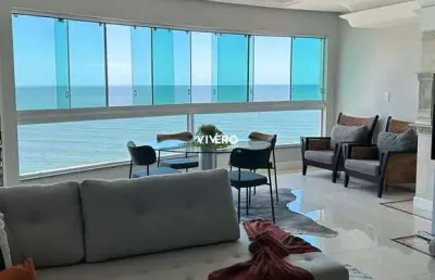 Apartamento amplo, frente mar, localizado em um dos pontos da praia mais desejad